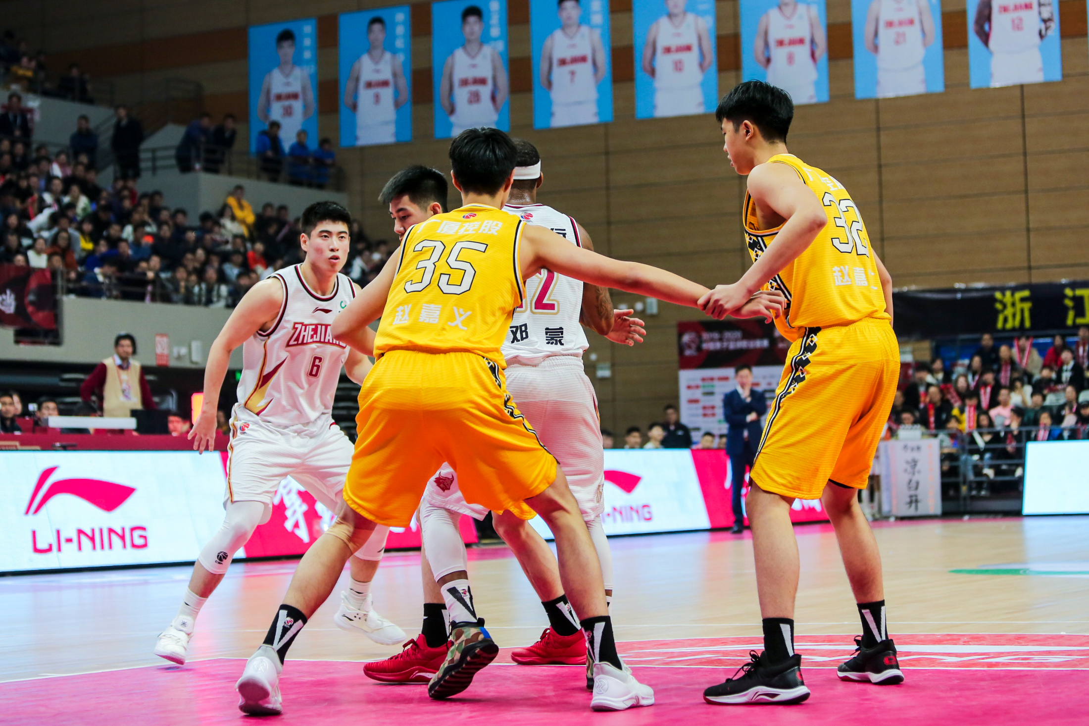 广厦男篮发布备战花絮，加时末段绝杀压哨，足总杯任务艰巨，轮换策略成焦点(广东宏远战广厦胜负发生逆袭)-开云娱乐